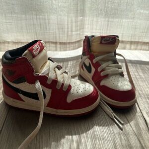 Air Jordan 1 Retro High OG TD
“Chicago Lost & Found”